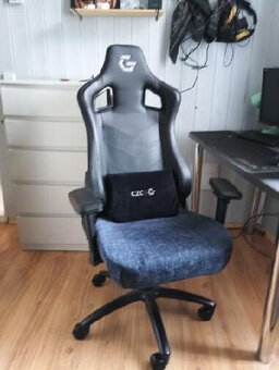 Kompletní herní setup – PC, monitor, židle, příslušenství - 16