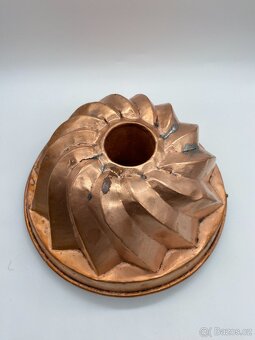 Sběratel nabízí staré měděné formy - 16