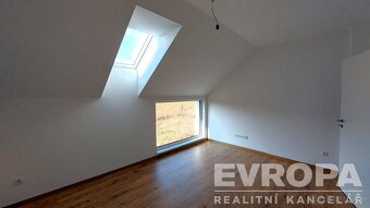 Novostavba rodinného domu 5+kk, pozemek 803m2, 15minut od ok - 16