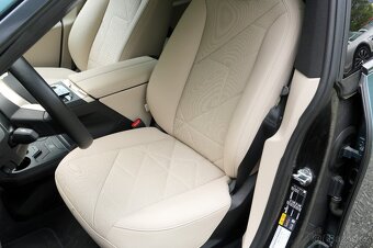 BMW IX 40 240 kW, xDrive, Vzduchový podvozek, Sky-Lounge - 16