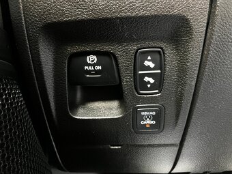 Dodge Ram 1500 5.7 V8 HEMI - 4x4 - RAM BOXY - NEBOURANÝ - 16