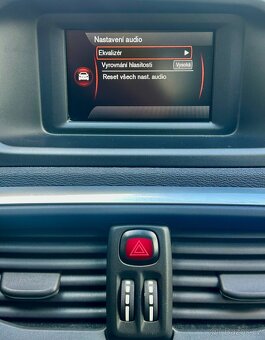 VOLVO V40 2.0D3 110KW 5VÁLEC-AUTOMAT-KAMERA-COCKPIT-98Tkm - 16