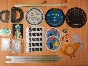 Štítky Škoda,  staré kalendáře, ekomoměr a další plechové - 16