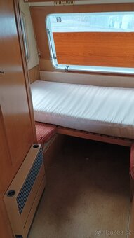 Karavan Tabbert 460 s před stanem - 16