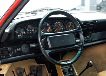 Porsche 911 3.2 Carrera z roku 1987 - 16
