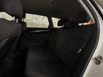 Audi A3 Sportback 1.4 TFSI Xenon / Sport / výhřev / STK - 16