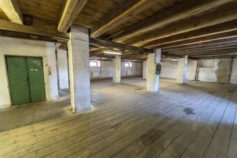 Pěčice, prodej rodinného domu 206 m2 (3 byty, sklady 2700 m2 - 16