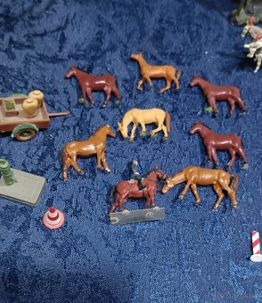 Figurky -miniaturní vel. - 16