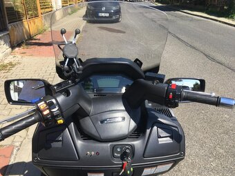 Suzuki Burgman 650 Executive - Praha - 16