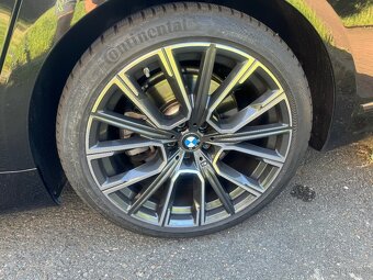 BMW 730d M-Paket xDrive I.majitel CZ rok 5/2022 jako nove - 16