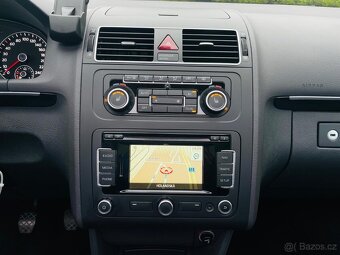 Volkswagen Touran 2.0TDI MANUÁL KAMERA VÝHŘEV TAŽNÉ HIGHLINE - 16