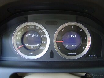 Volvo XC60 2.4 D5 4x4 AUTOMAT ČR - 16