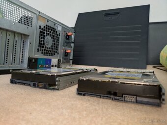 Dell - PowerEdge T310 [SERVER] - 16