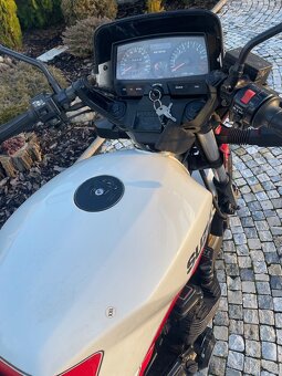 Suzuki GSX 550 E - typ GN 71 D - rok 1985 - 37 KW - 16