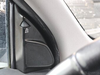 Volvo XC60 D5 158 kW AWD Summum XENON TAŽNÉ WEBASTO KEYLESS - 16