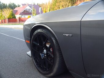 Dodge Challenger, 5.7 V8 - MANUAL - krásný stav - 16