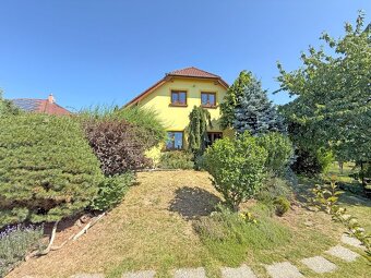Rodinný dům 4 + kk s fotovoltaikou a zahradou 597 m², lokali - 16