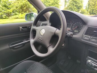 Volkswagen Golf 1,4i 16V / klima / 5-dveří / - 16
