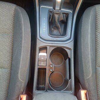 VW Touran (5T1), 7-místní, 09/2016
 - 16