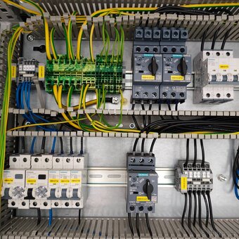 Profesionální značkové průmyslové elektro rozvaděče - 16