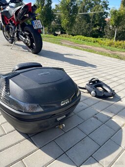 Aprilia Dorsoduro 900 - 16