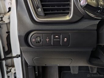 Kia Cee´d SW 1.6CRDi 100kW KAMERA, LANE, ČR - 16