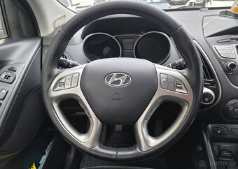 Hyundai ix35 2.0-4x4-TAŽNÉ 2t-POLOKŮŽE - 16
