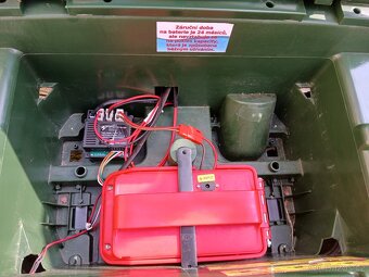 Dětské elektrické auto Jeep 4x4 pro tři děti - 16