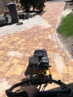 Pokládka zámkové dlažby a výkopové práce - 16