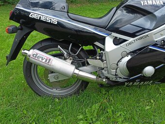 Yamaha FZR 600 - 16