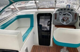 Kajutový motorový člun Aquatron 2165 AFT - 16