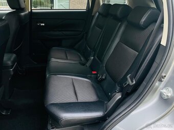 Mitsubishi Outlander 2.2Di-D 4x4 AUTOMAT SENZORY SERVISKA - 16