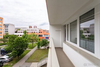Nabízíme krásně světlý byt o dispozici 3+1 v ulici Prusíkova - 16