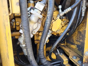 CATERPILLAR 311 D - 16