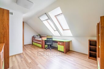 Prodej nadstandartního domu 342 m2 , s pozemkem 1534 m2, Sru - 16