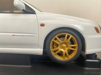 Subaru Impreza WRX STI (2001) 1:18 AUTOart - 16