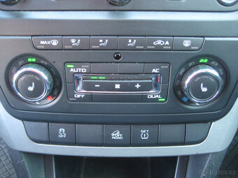 ŠKODA YETI 2.0TDi 125 KW 4x4 PANORAMA - 16