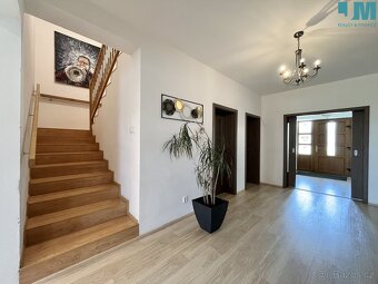 Prodej krásného rodinného domu 369 m2 s pozemkem 2270 m2 - 16