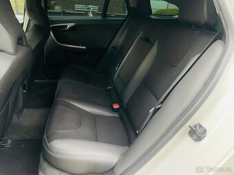 Volvo V60 2.0D 120KW AUTOMAT NAVI VÝHŘEV TAŽNÉ SERVISKA - 16