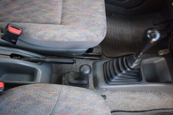 Suzuki Jimny 1.3i 4x4/TAŽNÉ/MANUÁL/SERVISKA - 16