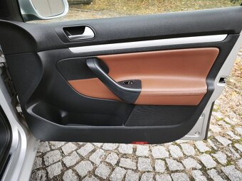 VW Golf 6 combi 2,0 103 kw Panorama Kůže Highline - 16