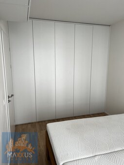 Pronájem moderního bytu 2+kk (56,6 m2) s předzahrádkou a ter - 16