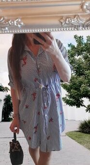 Košilové pruhované šaty s květinovou výšivkou - 16