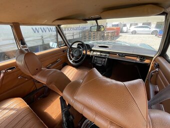Mercedes Benz 114 US - 16