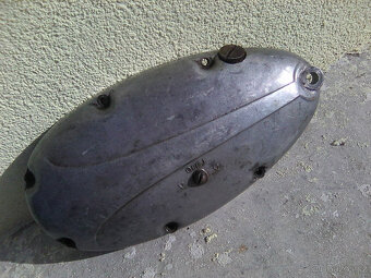 Jawa 50/550/555-sedlo,karburator s kolenem,kryty motoru,filt - 16