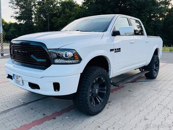 Dodge Ram 1500 Laramie Crew Cab - 16