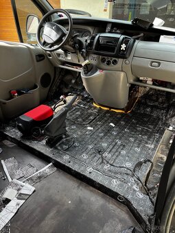 Renault Trafic-kempování, spaní - 16