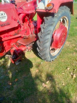 traktor MC CORMICK - 16