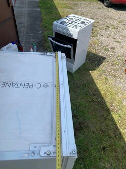 Vestavěná lednice - 16