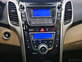 Hyundai i30 1.6 GDI Trikolor 99kW 1.majitel ČR - 16